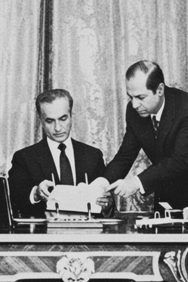 Memoirs of Nosratollah Moinian, the Shah's Last Chief of Staff [Persian Language]
